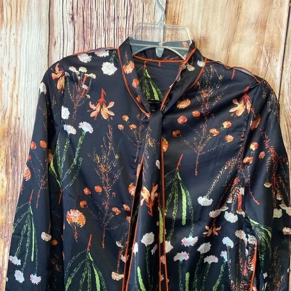 Lai Meng Five Cats Medium Size Women‎ Button down Top with a Tie  NWT - Picture 4 of 11